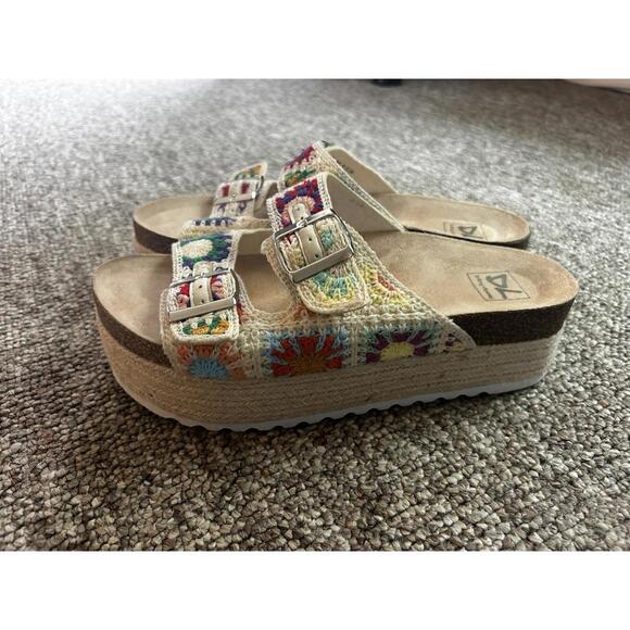DL Dirty Laundry Women's Platform Sandals with Crochet Pattern - Picture 1 of 5